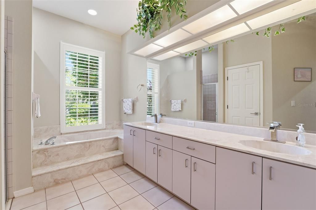 待售: $775,000 (4 贝兹, 3 浴室, 2593 平方英尺)