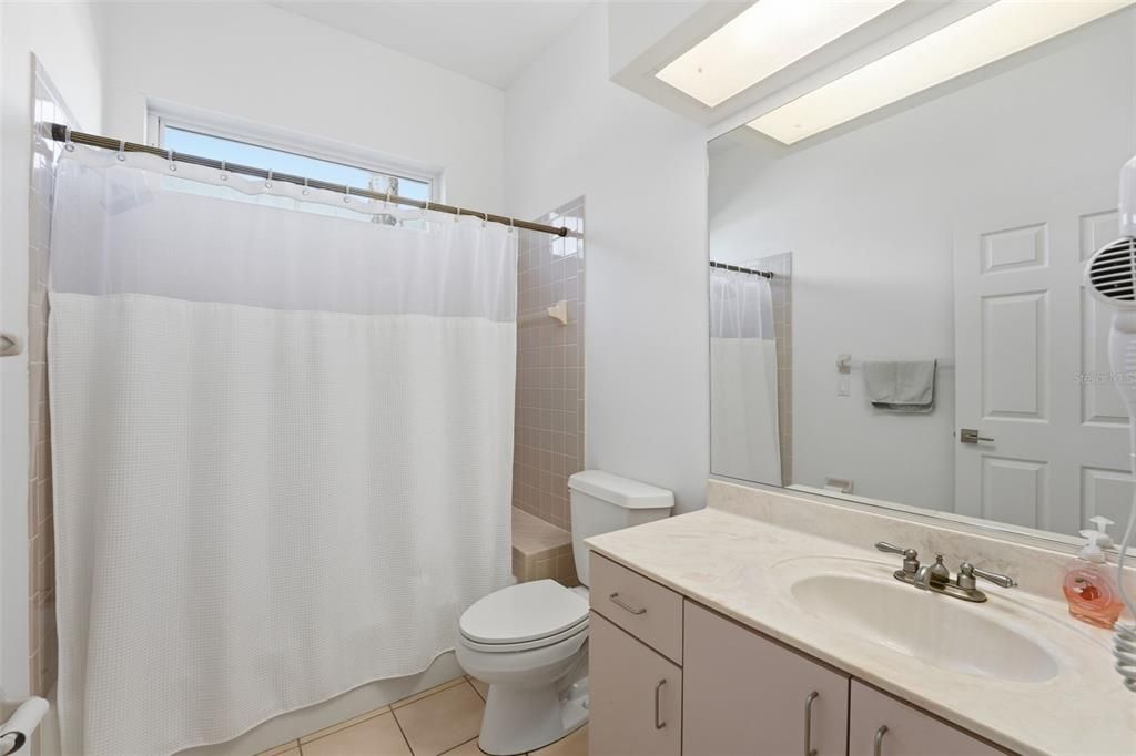 待售: $775,000 (4 贝兹, 3 浴室, 2593 平方英尺)