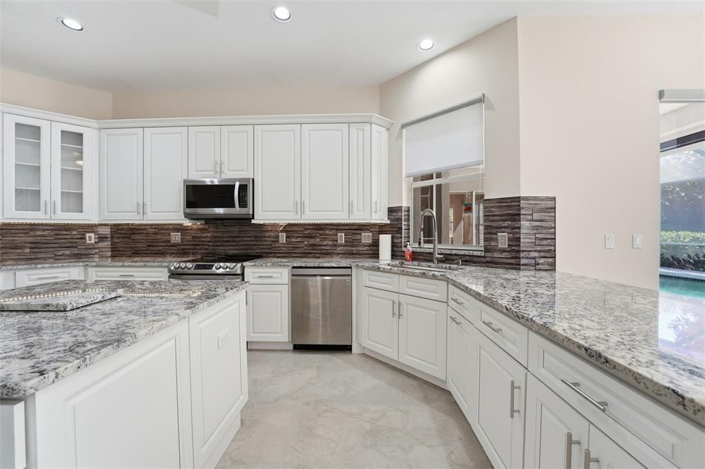 待售: $775,000 (4 贝兹, 3 浴室, 2593 平方英尺)