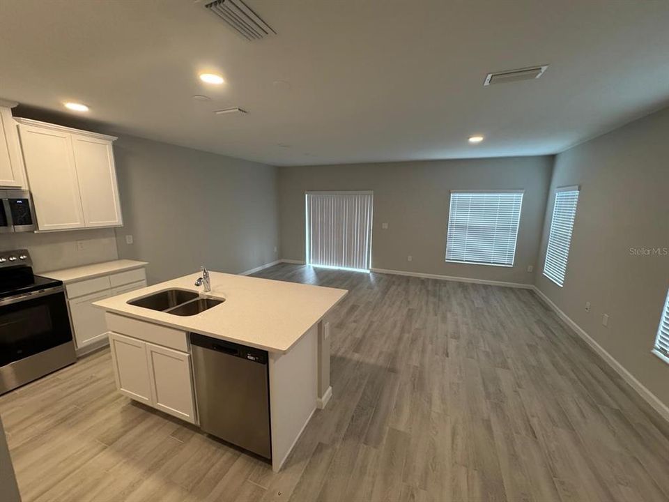 For Rent: $2,800 (4 beds, 3 baths, 1769 Square Feet)