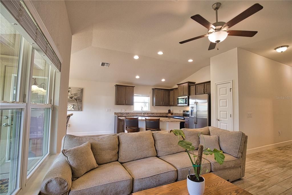 待售: $299,000 (3 贝兹, 2 浴室, 1488 平方英尺)