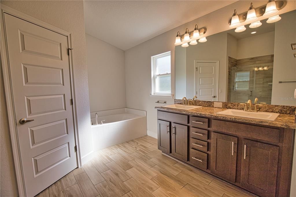 待售: $299,000 (3 贝兹, 2 浴室, 1488 平方英尺)