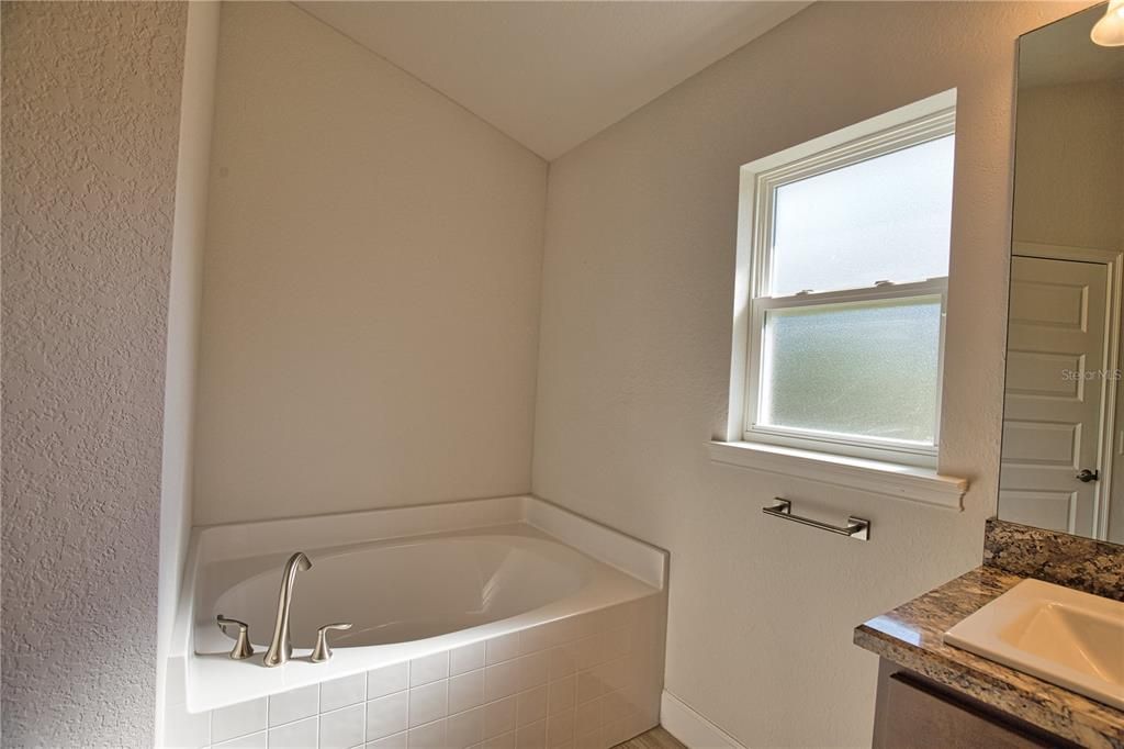 待售: $299,000 (3 贝兹, 2 浴室, 1488 平方英尺)