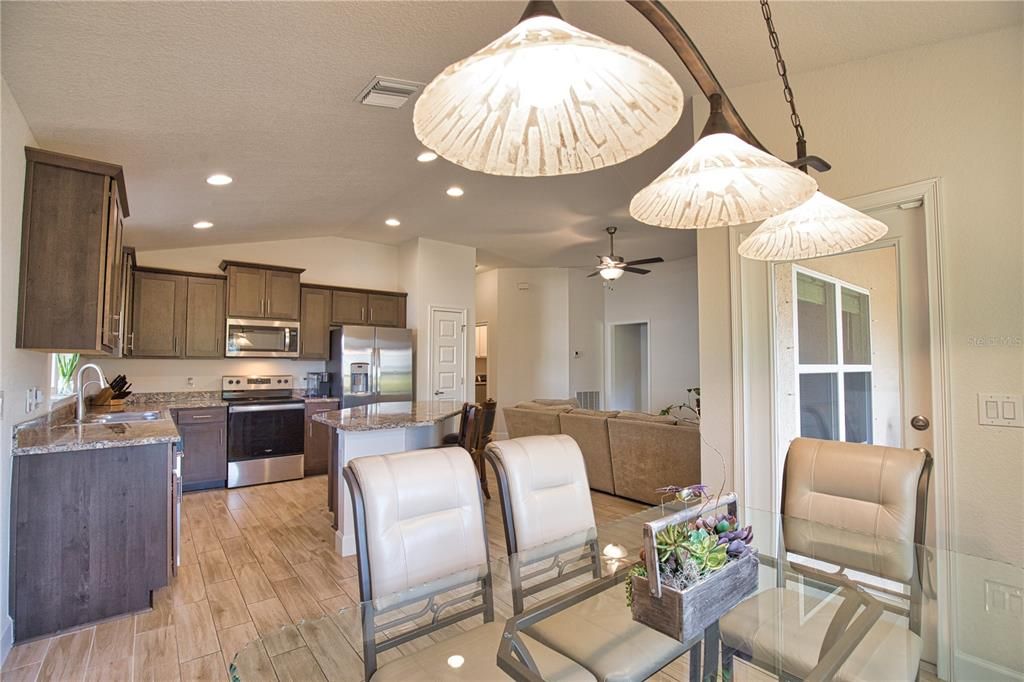 待售: $299,000 (3 贝兹, 2 浴室, 1488 平方英尺)