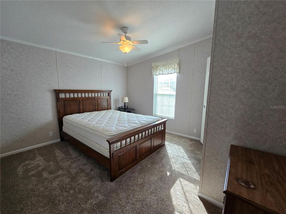 For Sale: $275,000 (2 beds, 2 baths, 962 Square Feet)