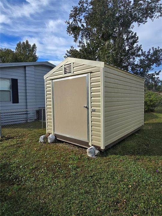 For Sale: $275,000 (2 beds, 2 baths, 962 Square Feet)