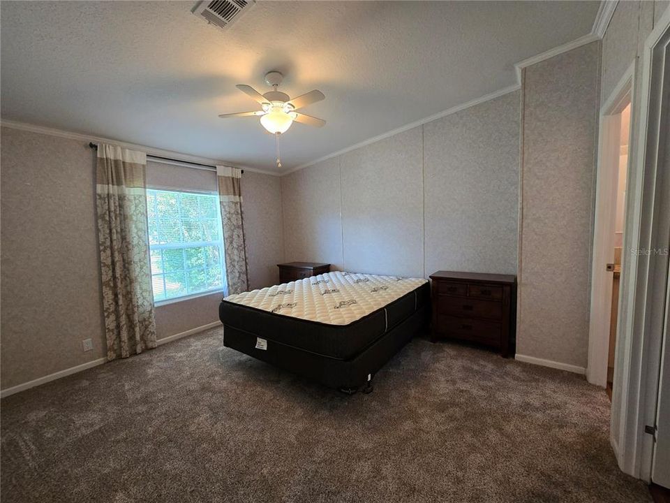 For Sale: $275,000 (2 beds, 2 baths, 962 Square Feet)