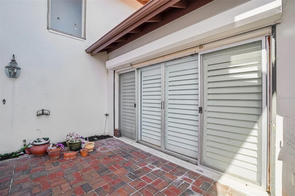 En Venta: $340,000 (2 camas, 2 baños, 1700 Pies cuadrados)