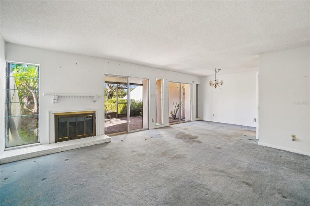 En Venta: $340,000 (2 camas, 2 baños, 1700 Pies cuadrados)