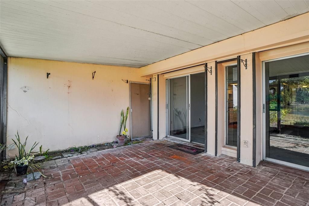 En Venta: $340,000 (2 camas, 2 baños, 1700 Pies cuadrados)