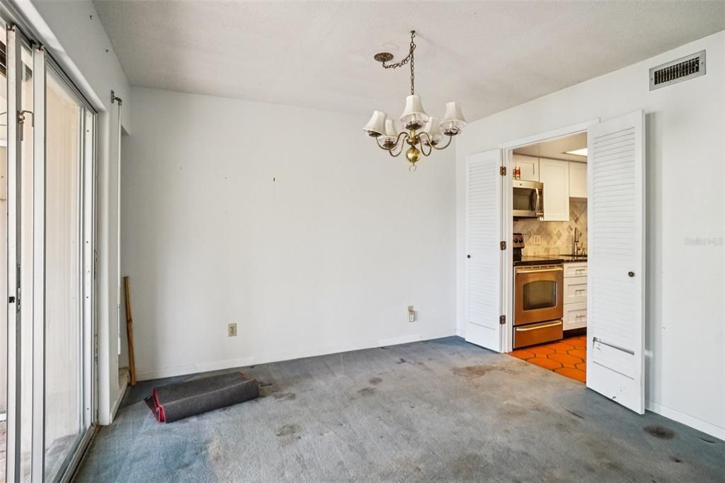 En Venta: $340,000 (2 camas, 2 baños, 1700 Pies cuadrados)