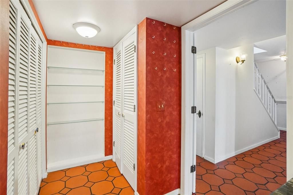 En Venta: $340,000 (2 camas, 2 baños, 1700 Pies cuadrados)