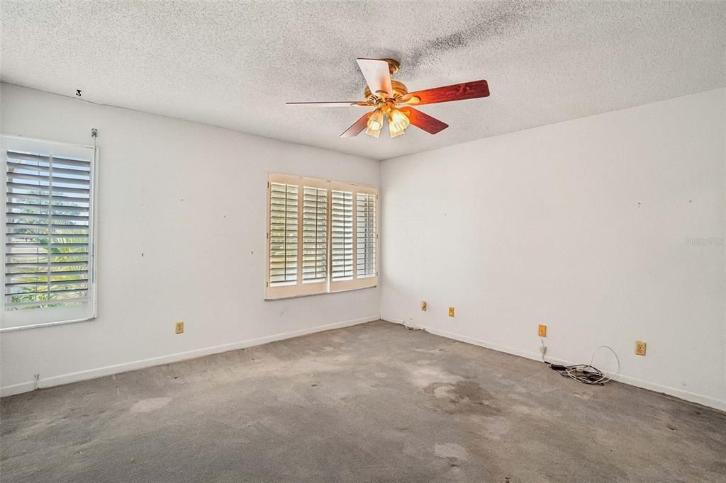 En Venta: $340,000 (2 camas, 2 baños, 1700 Pies cuadrados)