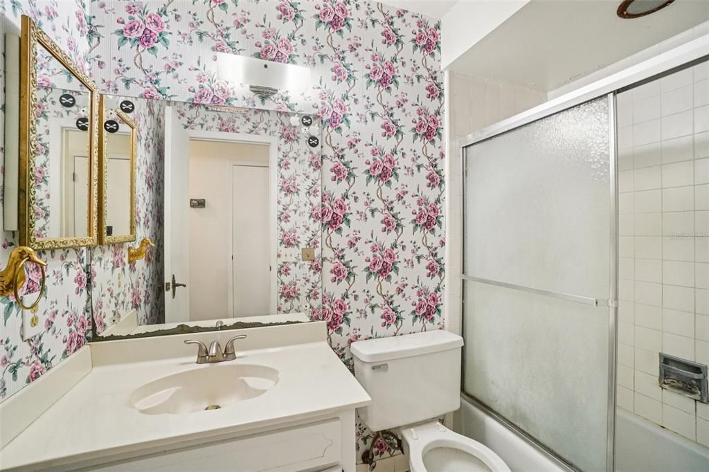 En Venta: $340,000 (2 camas, 2 baños, 1700 Pies cuadrados)