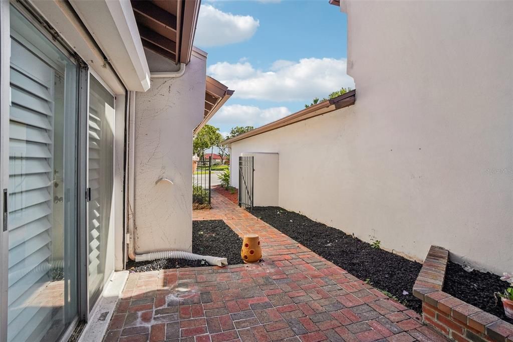 En Venta: $340,000 (2 camas, 2 baños, 1700 Pies cuadrados)