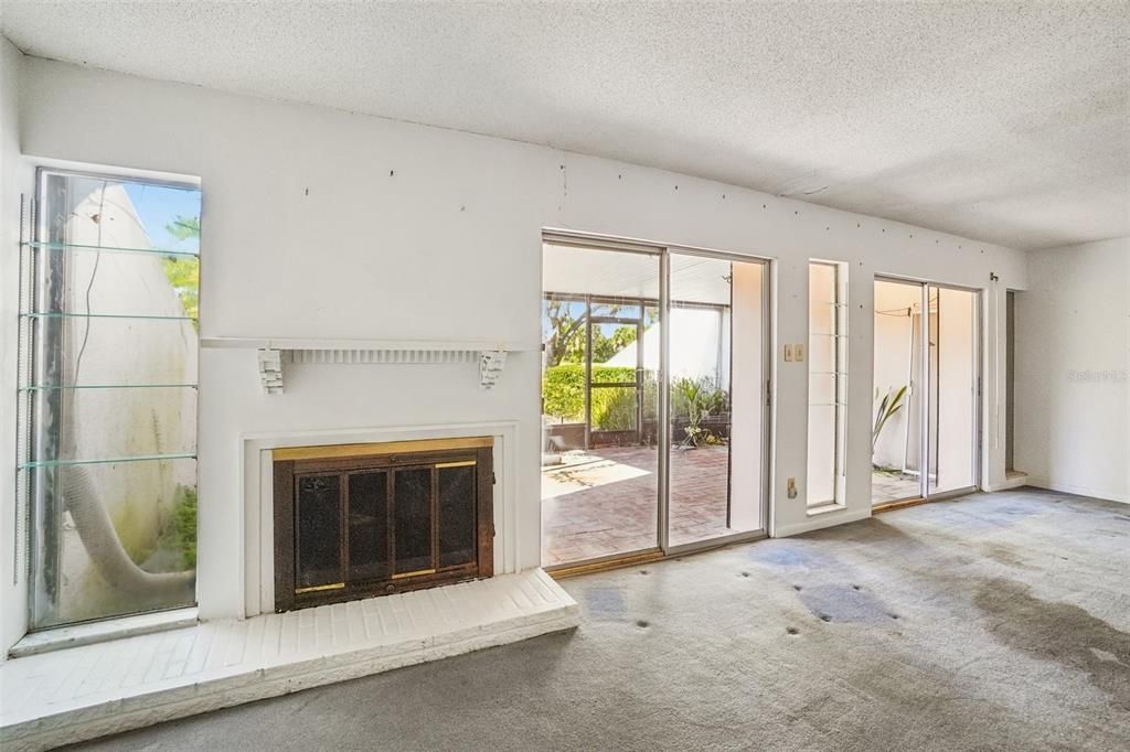 En Venta: $340,000 (2 camas, 2 baños, 1700 Pies cuadrados)