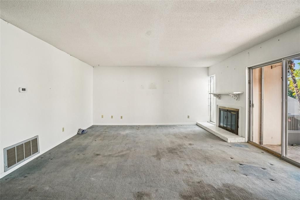 En Venta: $340,000 (2 camas, 2 baños, 1700 Pies cuadrados)