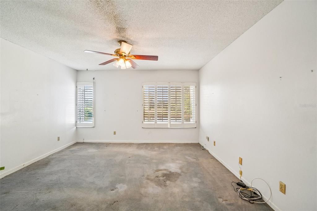 En Venta: $340,000 (2 camas, 2 baños, 1700 Pies cuadrados)