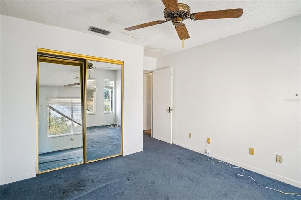 En Venta: $340,000 (2 camas, 2 baños, 1700 Pies cuadrados)