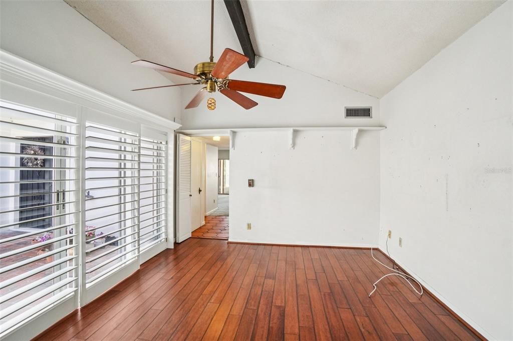 En Venta: $340,000 (2 camas, 2 baños, 1700 Pies cuadrados)