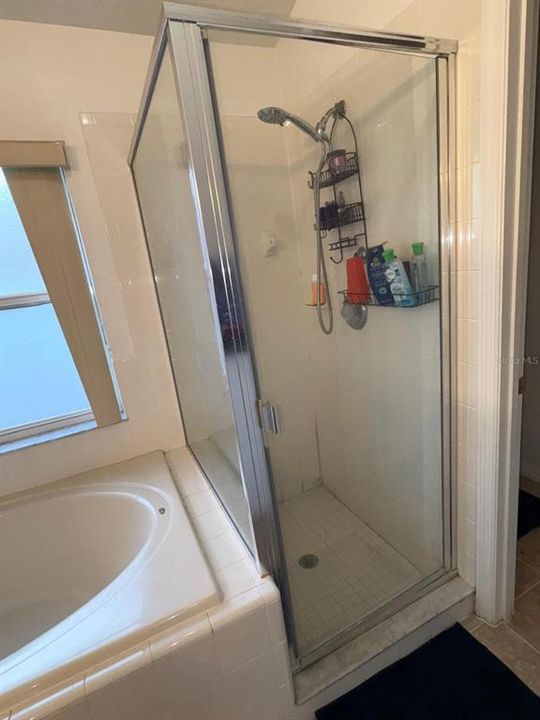 合同活跃: $315,000 (4 贝兹, 2 浴室, 1674 平方英尺)