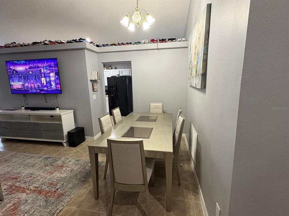 合同活跃: $315,000 (4 贝兹, 2 浴室, 1674 平方英尺)