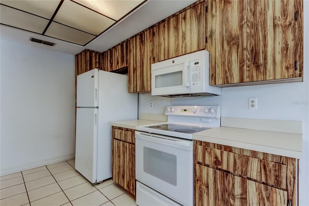 Active With Contract: $295,000 (3 beds, 2 baths, 1730 Square Feet)