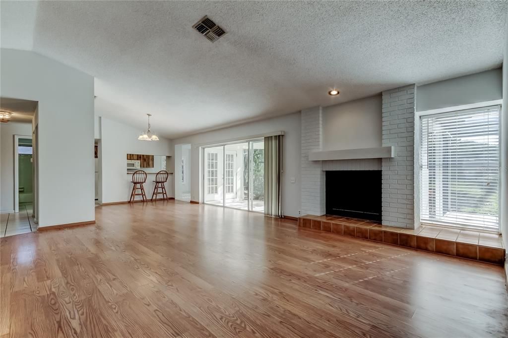 Active With Contract: $295,000 (3 beds, 2 baths, 1730 Square Feet)