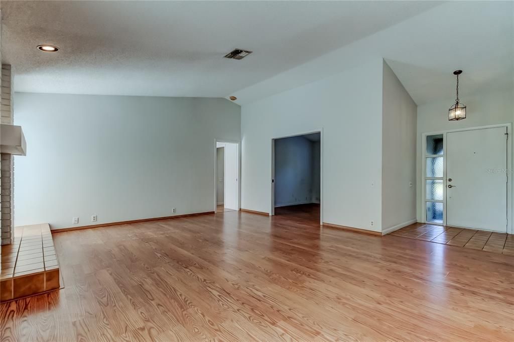 Active With Contract: $295,000 (3 beds, 2 baths, 1730 Square Feet)