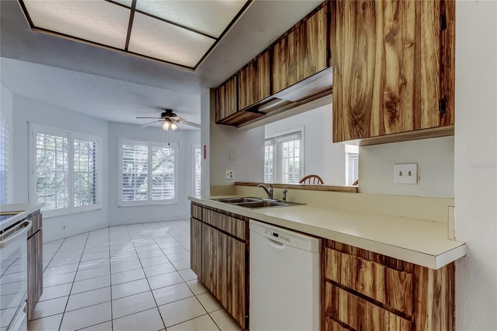 Active With Contract: $295,000 (3 beds, 2 baths, 1730 Square Feet)