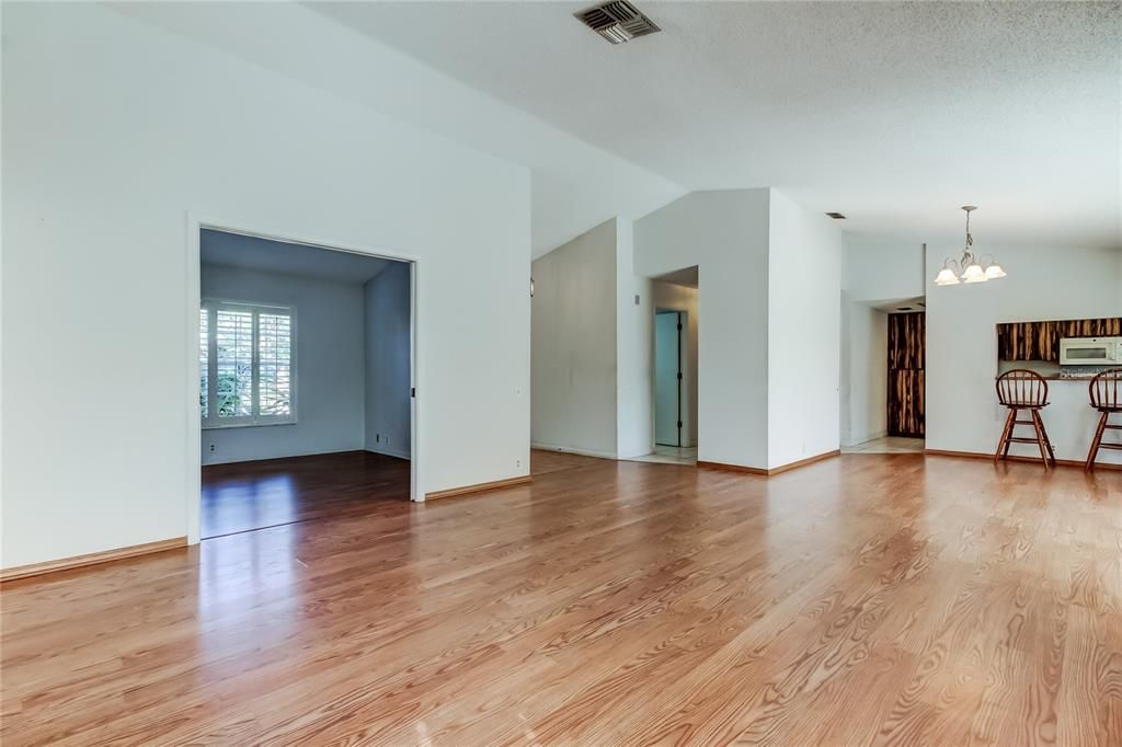 Active With Contract: $295,000 (3 beds, 2 baths, 1730 Square Feet)