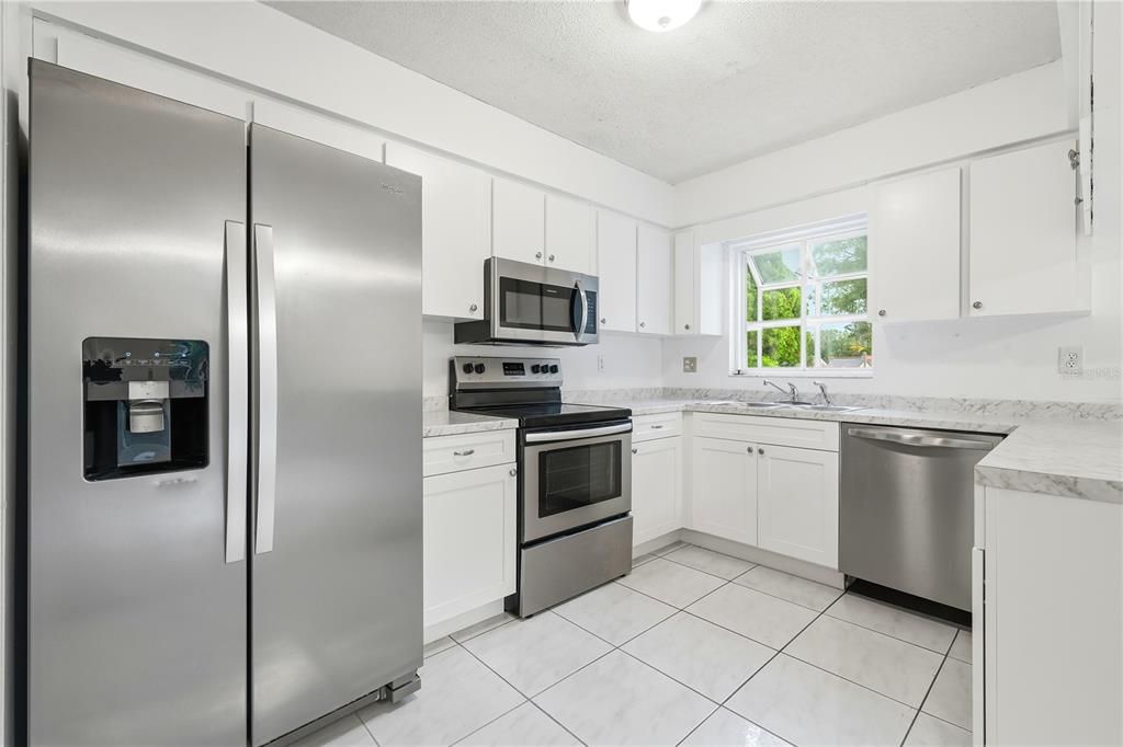 For Sale: $289,990 (3 beds, 2 baths, 1555 Square Feet)