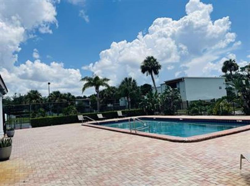 For Rent: $1,250 (1 beds, 1 baths, 742 Square Feet)