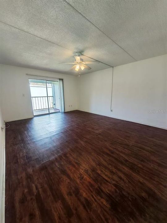 For Rent: $1,250 (1 beds, 1 baths, 742 Square Feet)
