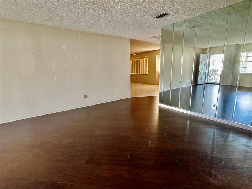 For Sale: $149,900 (2 beds, 2 baths, 1541 Square Feet)