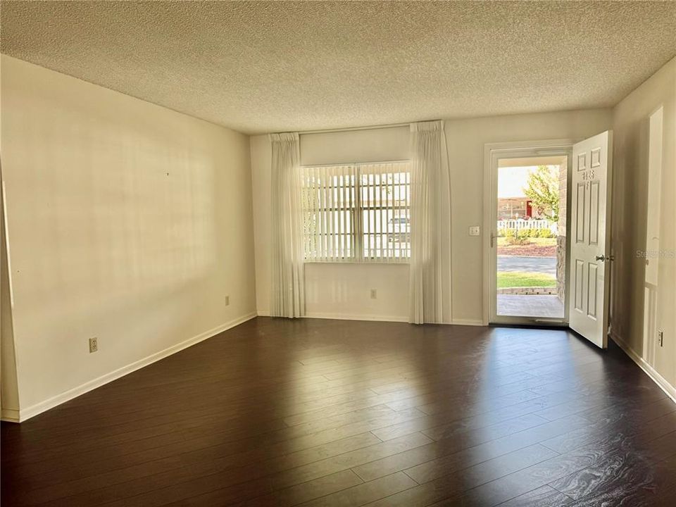 For Sale: $149,900 (2 beds, 2 baths, 1541 Square Feet)