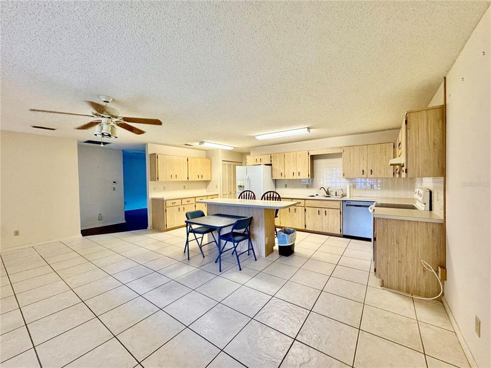 For Sale: $149,900 (2 beds, 2 baths, 1541 Square Feet)