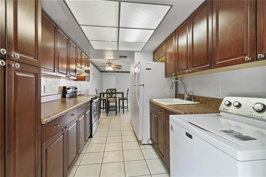 待售: $190,000 (1 贝兹, 1 浴室, 672 平方英尺)