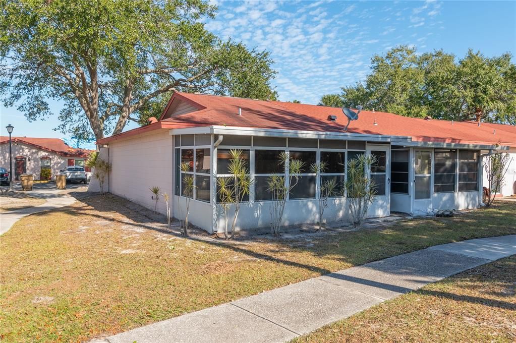 待售: $190,000 (1 贝兹, 1 浴室, 672 平方英尺)