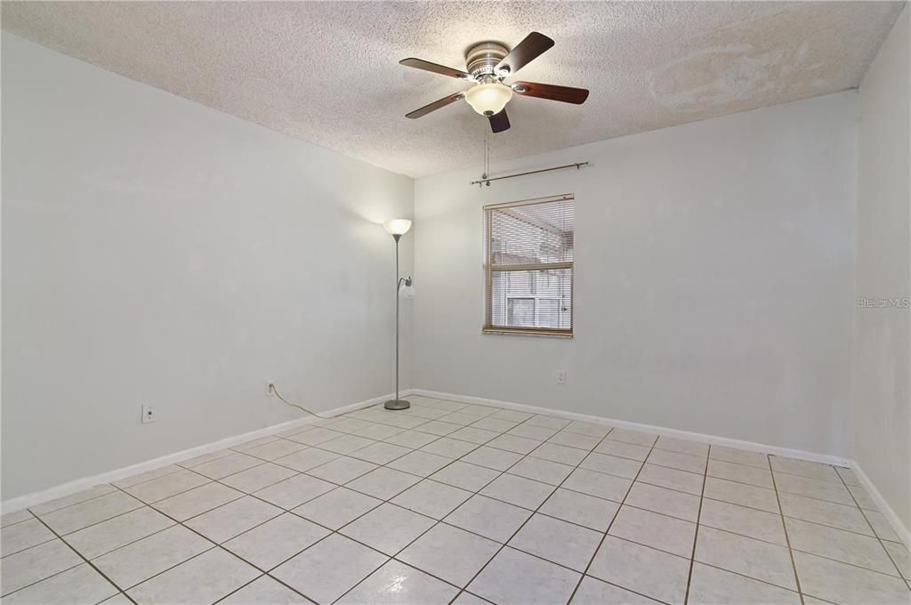 待售: $190,000 (1 贝兹, 1 浴室, 672 平方英尺)