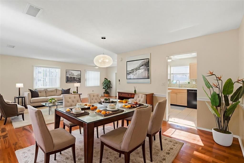 En Venta: $276,000 (2 camas, 2 baños, 1345 Pies cuadrados)