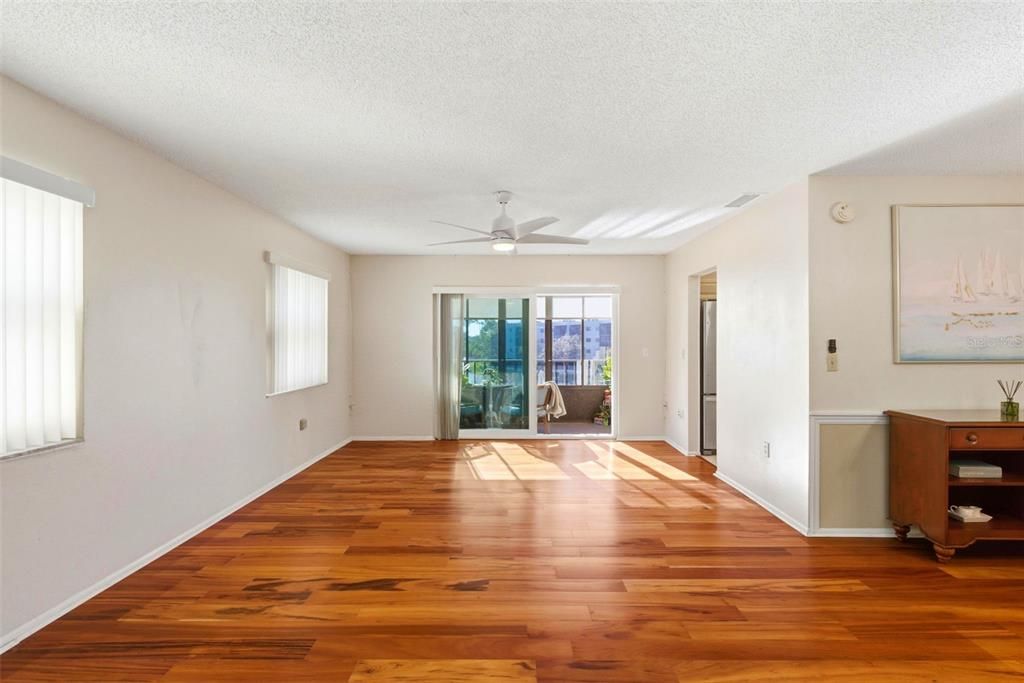 En Venta: $276,000 (2 camas, 2 baños, 1345 Pies cuadrados)