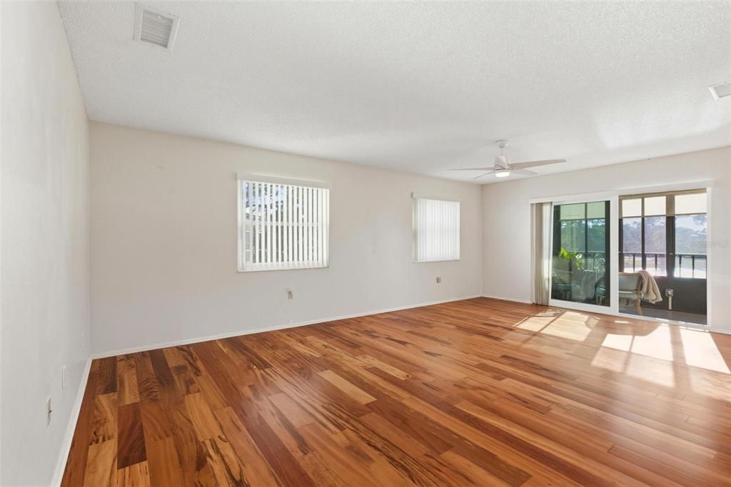 En Venta: $276,000 (2 camas, 2 baños, 1345 Pies cuadrados)