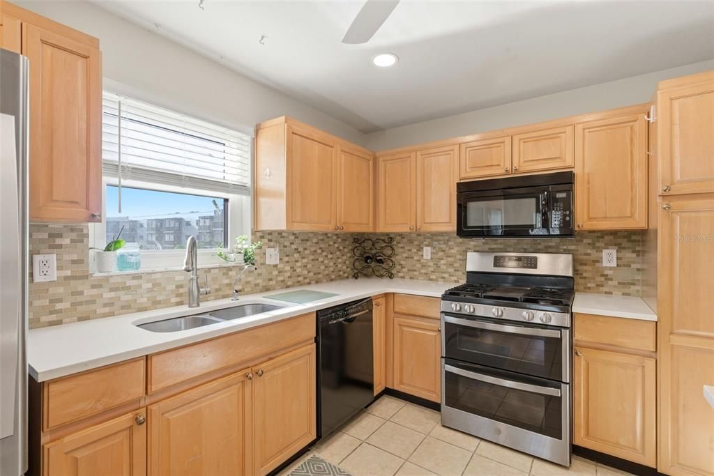 En Venta: $276,000 (2 camas, 2 baños, 1345 Pies cuadrados)