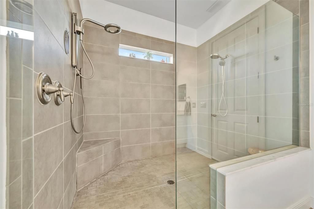 En Venta: $1,549,000 (3 camas, 3 baños, 3945 Pies cuadrados)