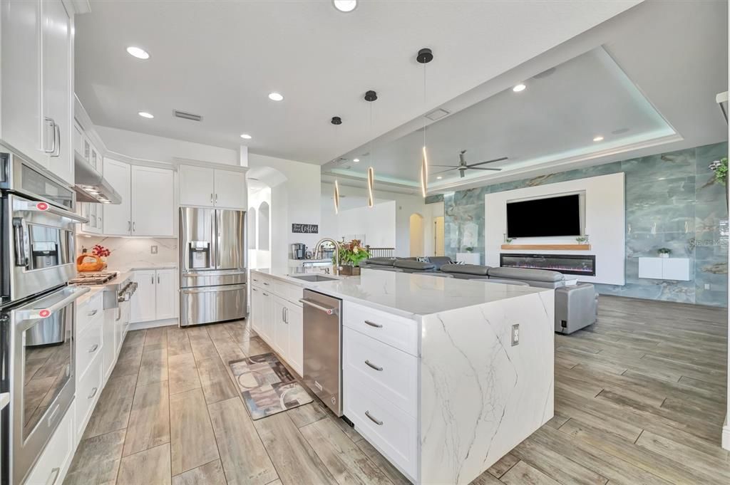 En Venta: $1,549,000 (3 camas, 3 baños, 3945 Pies cuadrados)