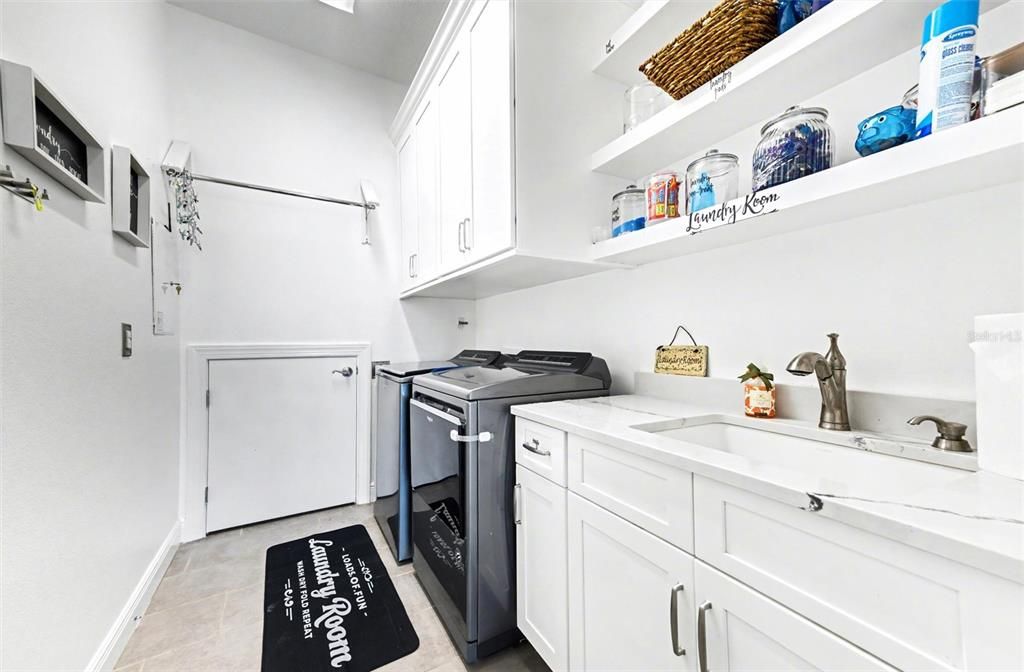 En Venta: $1,549,000 (3 camas, 3 baños, 3945 Pies cuadrados)