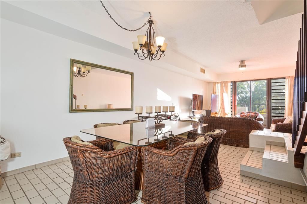 For Sale: $565,000 (3 beds, 3 baths, 2200 Square Feet)