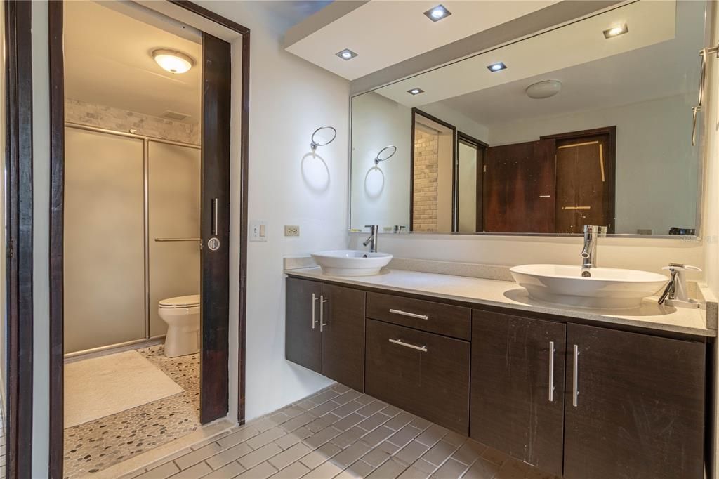 For Sale: $565,000 (3 beds, 3 baths, 2200 Square Feet)