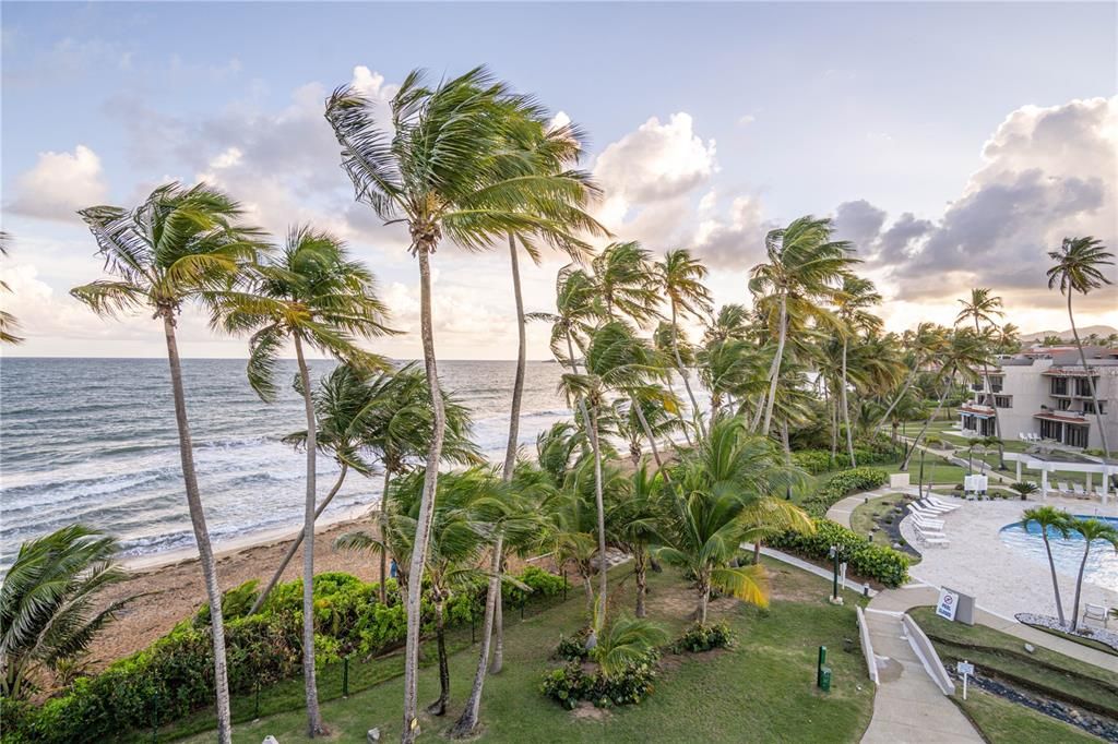 For Sale: $565,000 (3 beds, 3 baths, 2200 Square Feet)